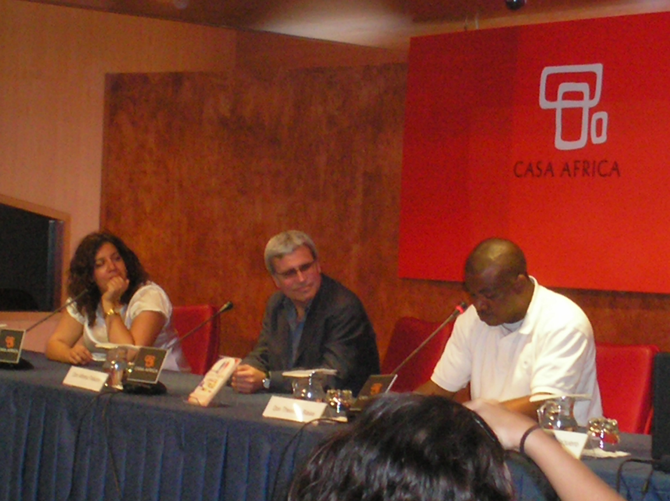 6. Estefanía Calcines, Jefa del  Área  Web y Mediateca on-line de Casa África, Alfonso Palazón, director del documental y Theodoro Blaisse, Presidente de la Federación de Asociaciones Africanas en Canarias
