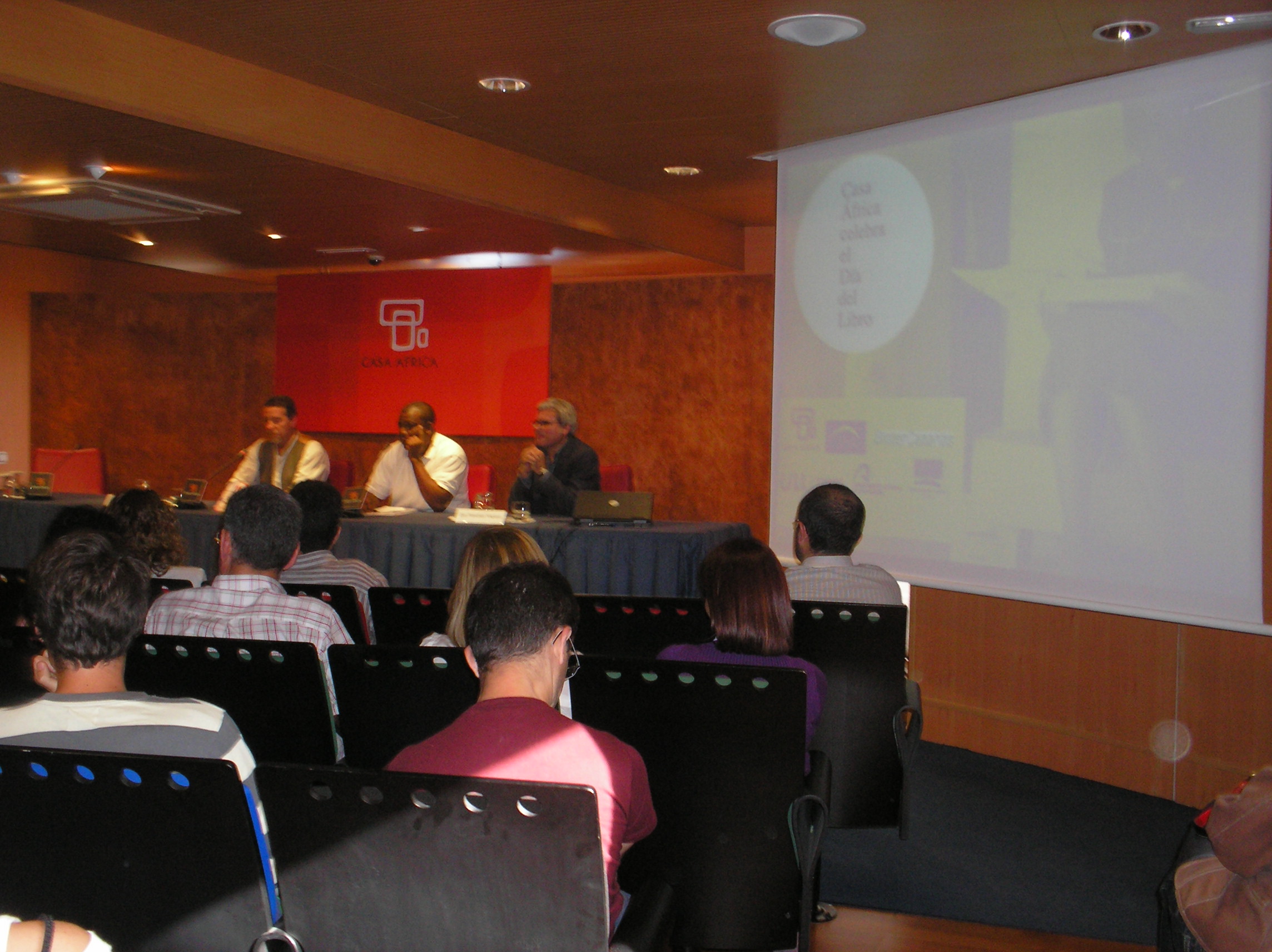 10. Francisco Vaquero, coguionista y protagonista del documental , Theodoro Blaisse, Presidente de la Federación de Asociaciones Africanas en Canarias y  Alfonso Palazón, director del documental