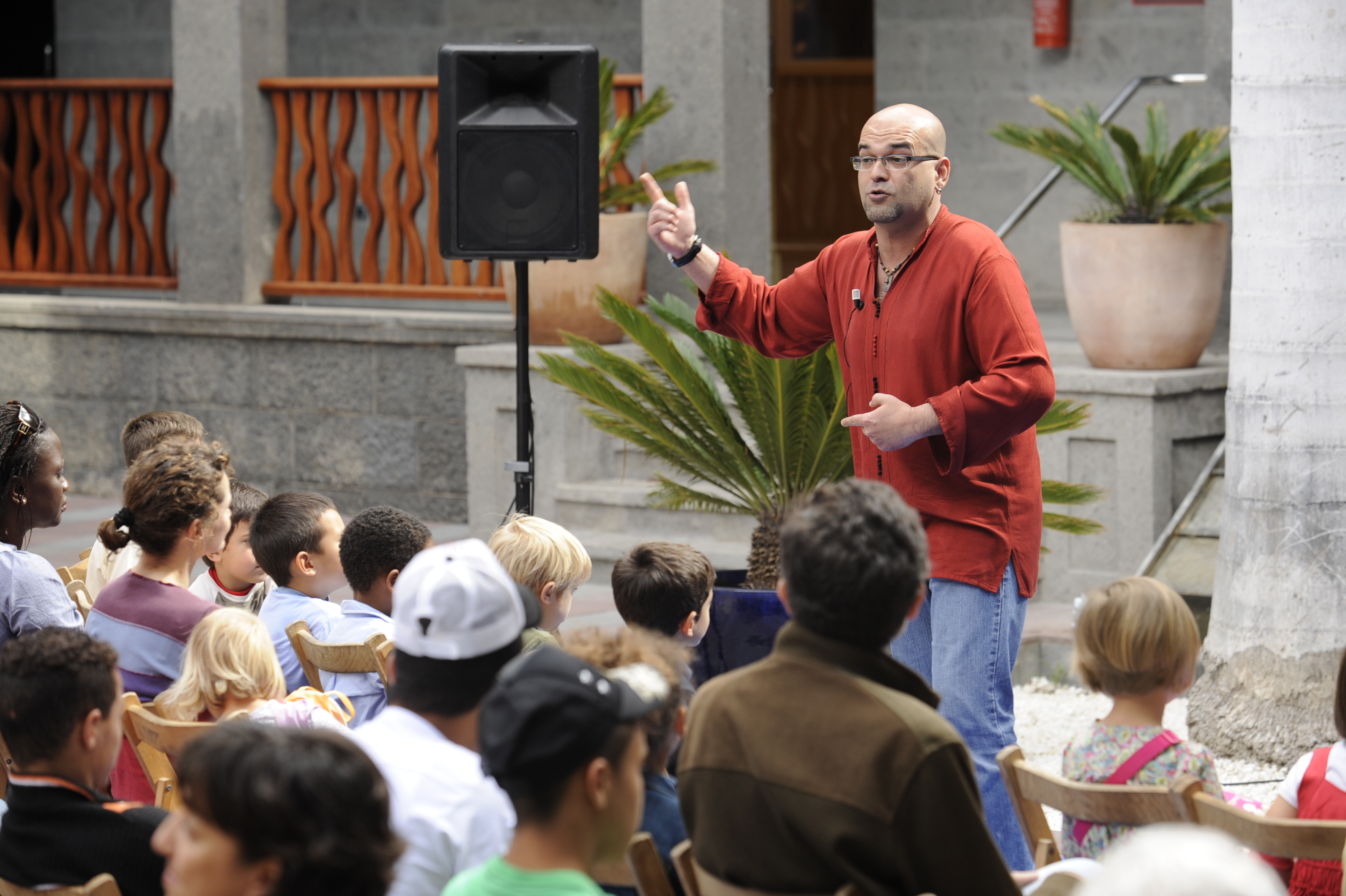 15. Taller de creación literaria con Zoubida Boughana Maalem y Alexis Ravelo