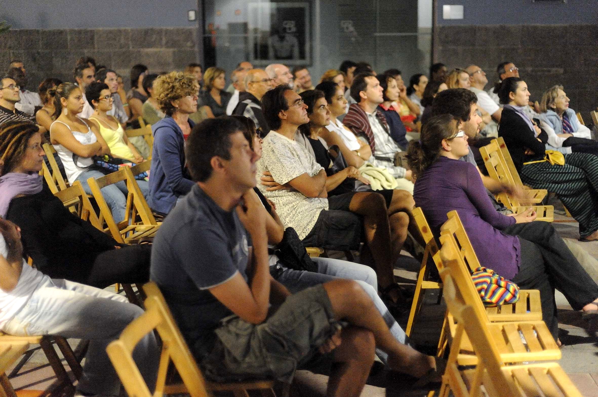5. Cine en el patio de Casa África