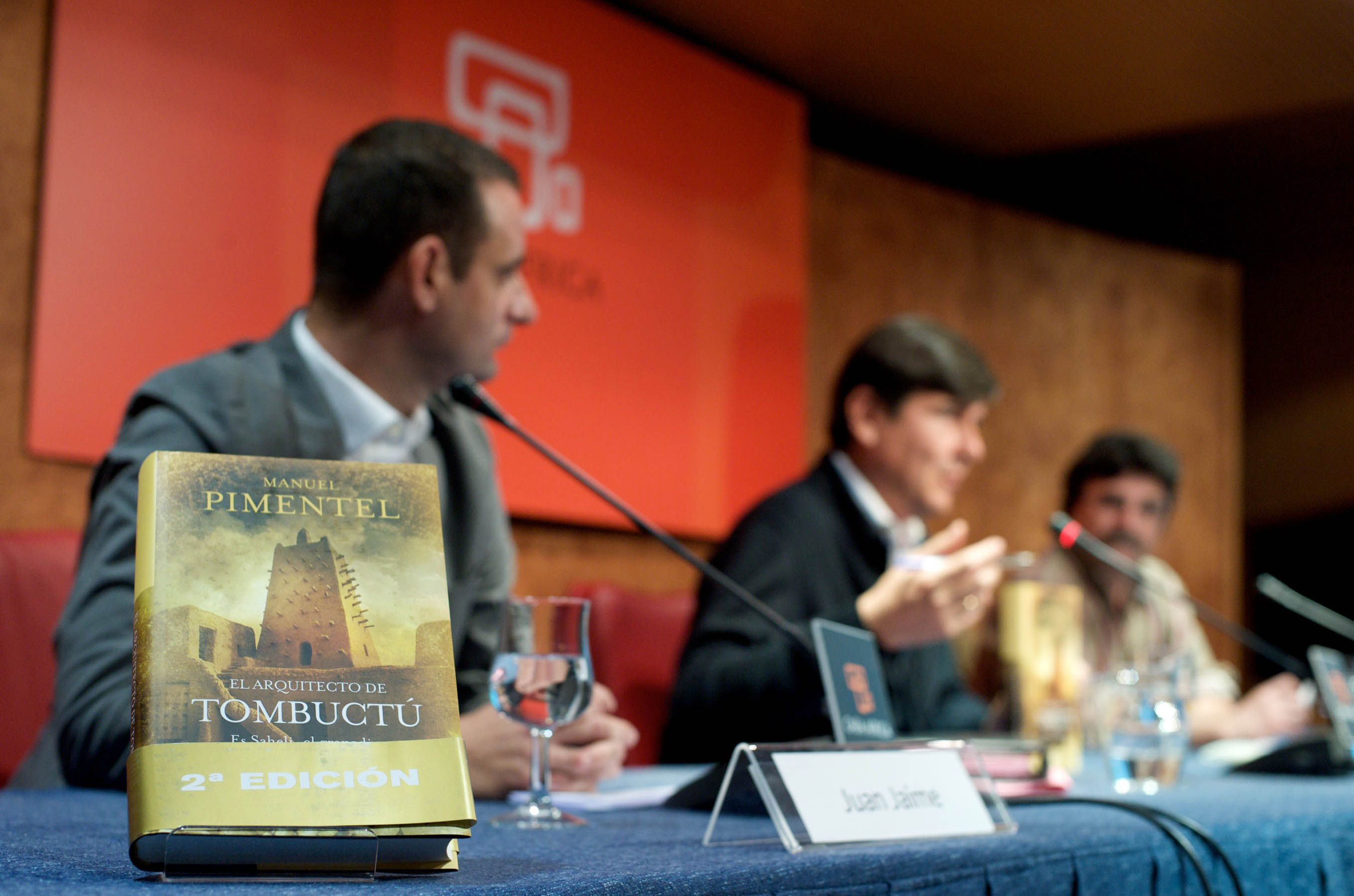 5. Juan Jaime Martínez, Jefe el Área de Cultura y Educación de Casa África, Manuel Pimentel, escritor y editor y Antonio Lozano, escritor y coordinador del programa Letras africanas de Casa África