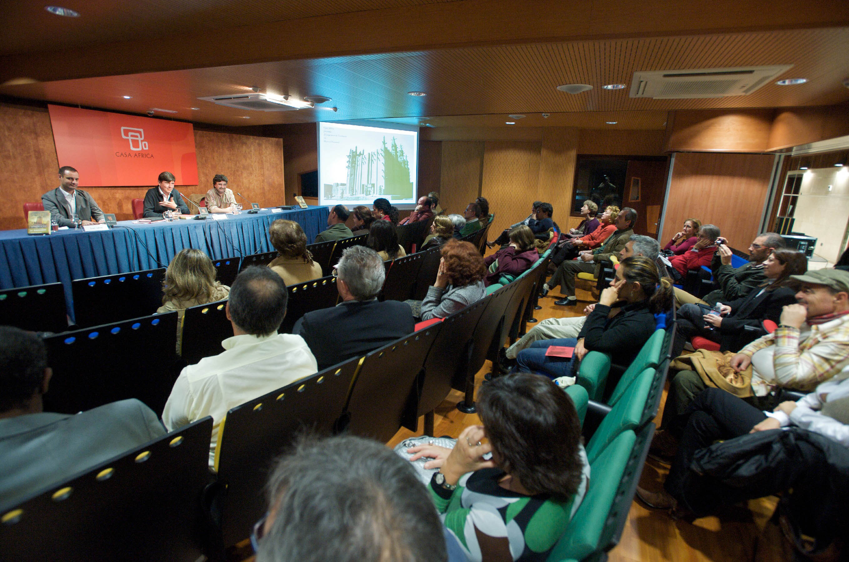 9. Juan Jaime Martínez, Jefe el Área de Cultura y Educación de Casa África, Manuel Pimentel, escritor y editor y Antonio Lozano, escritor y coordinador del programa Letras africanas de Casa África