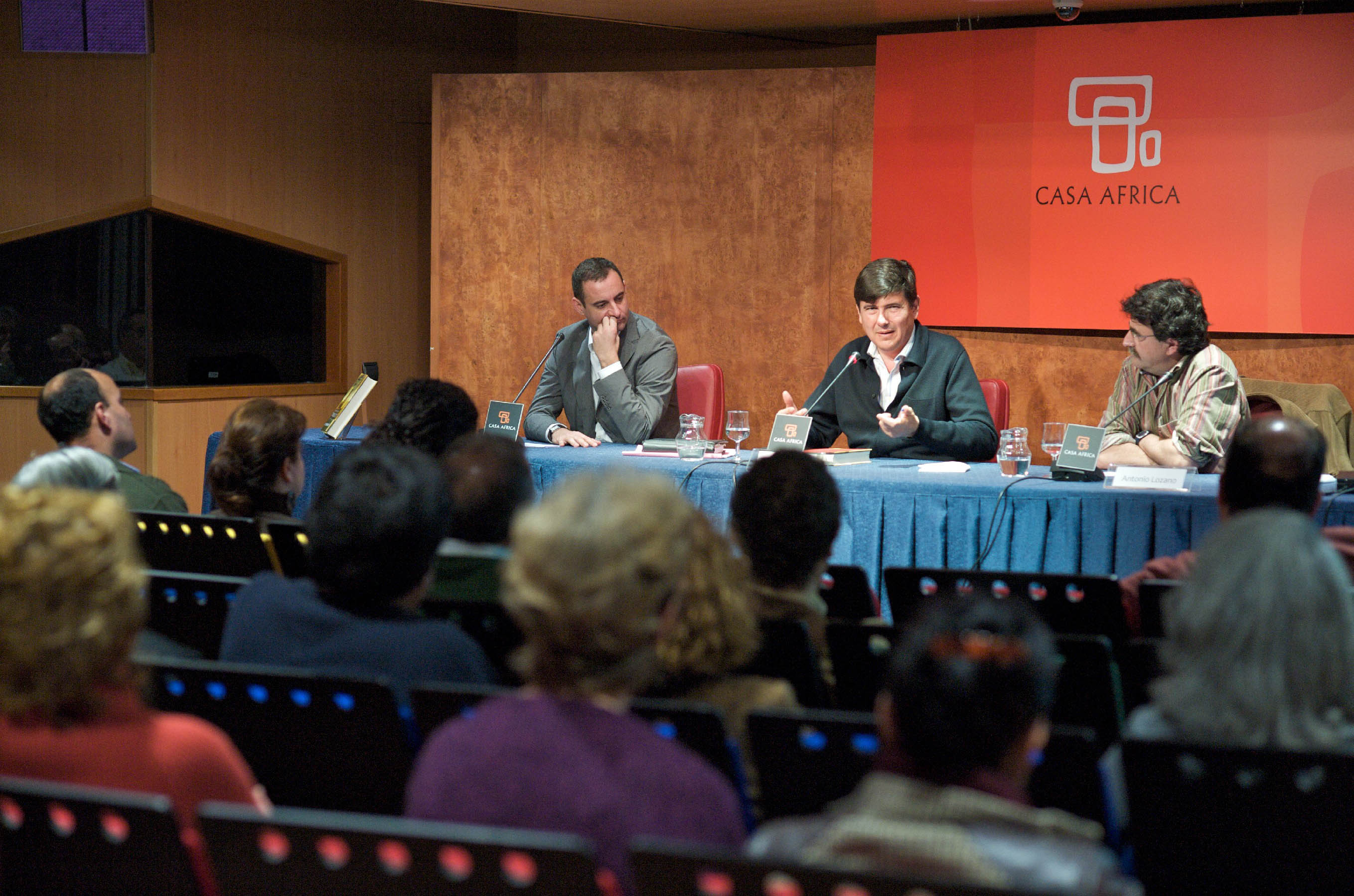 10. Juan Jaime Martínez, Jefe el Área de Cultura y Educación de Casa África, Manuel Pimentel, escritor y editor y Antonio Lozano, escritor y coordinador del programa Letras africanas de Casa África