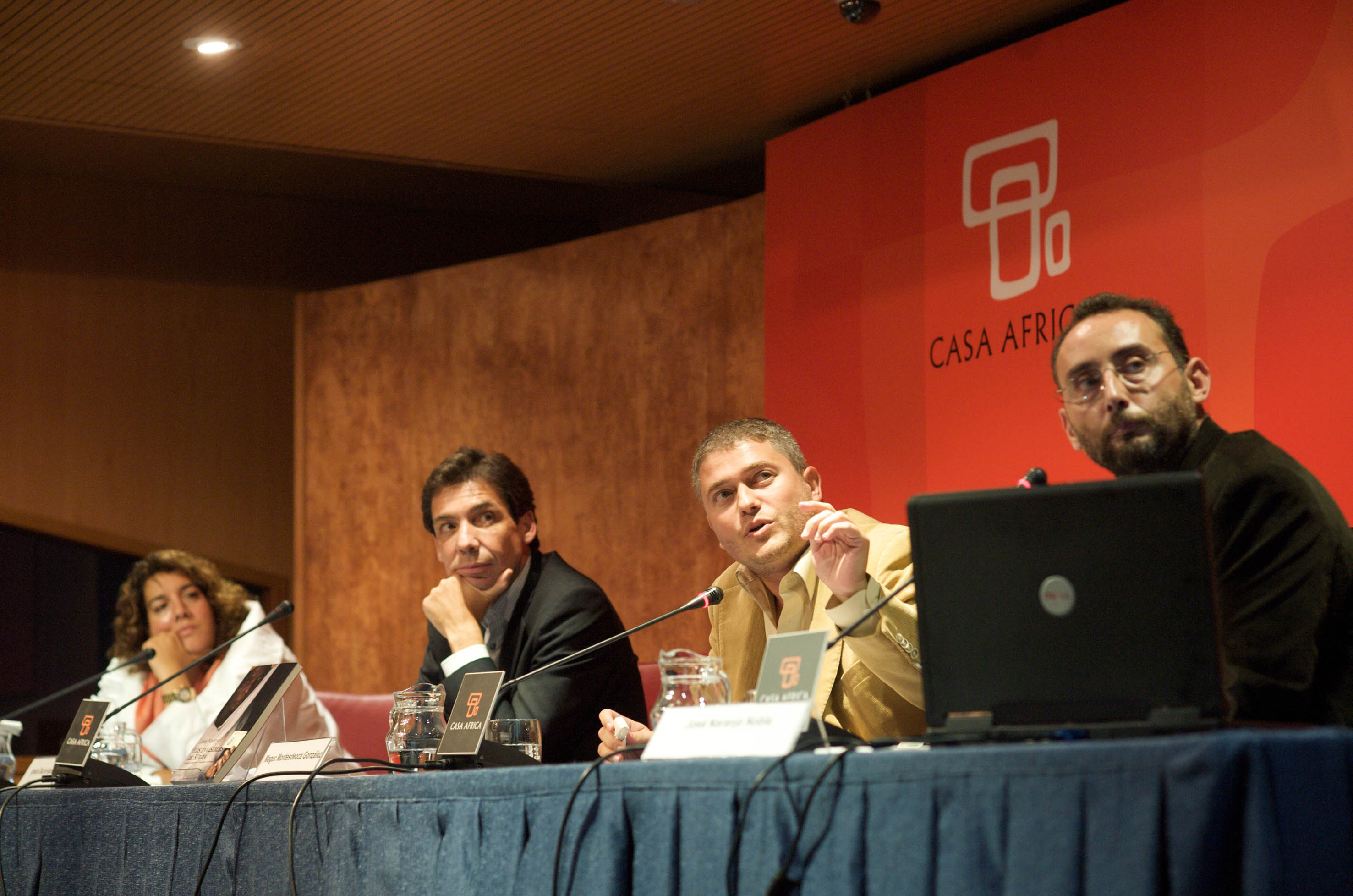 10. Estefanía Calcines, Jefa del Área  Web y Mediateca on-line de Casa África, Ignacio Díaz de Aguilar, abogado, Magec Montesdeoca, escritor y José Naranjo, escritor y periodista