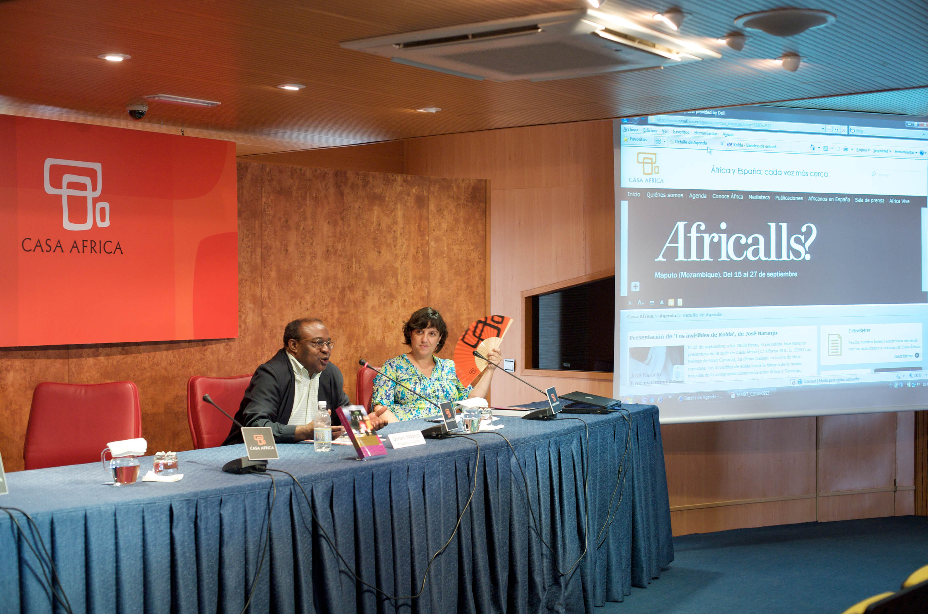 3. Donato Ndongo, escritor y periodista y Ángeles Jurado, Técnico del Área de Comunicación de Casa África
