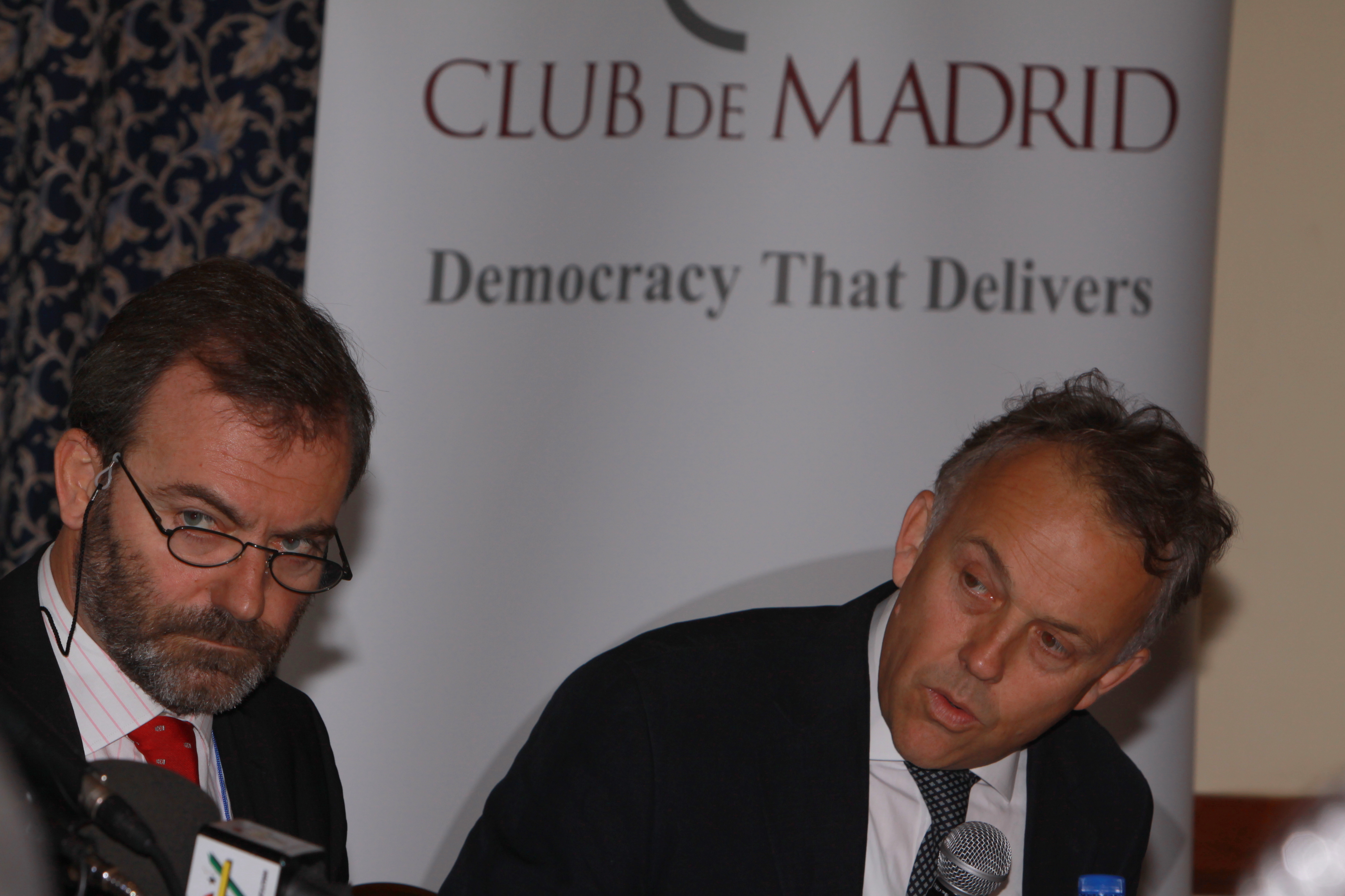 1. Mesa redonda en Ghana