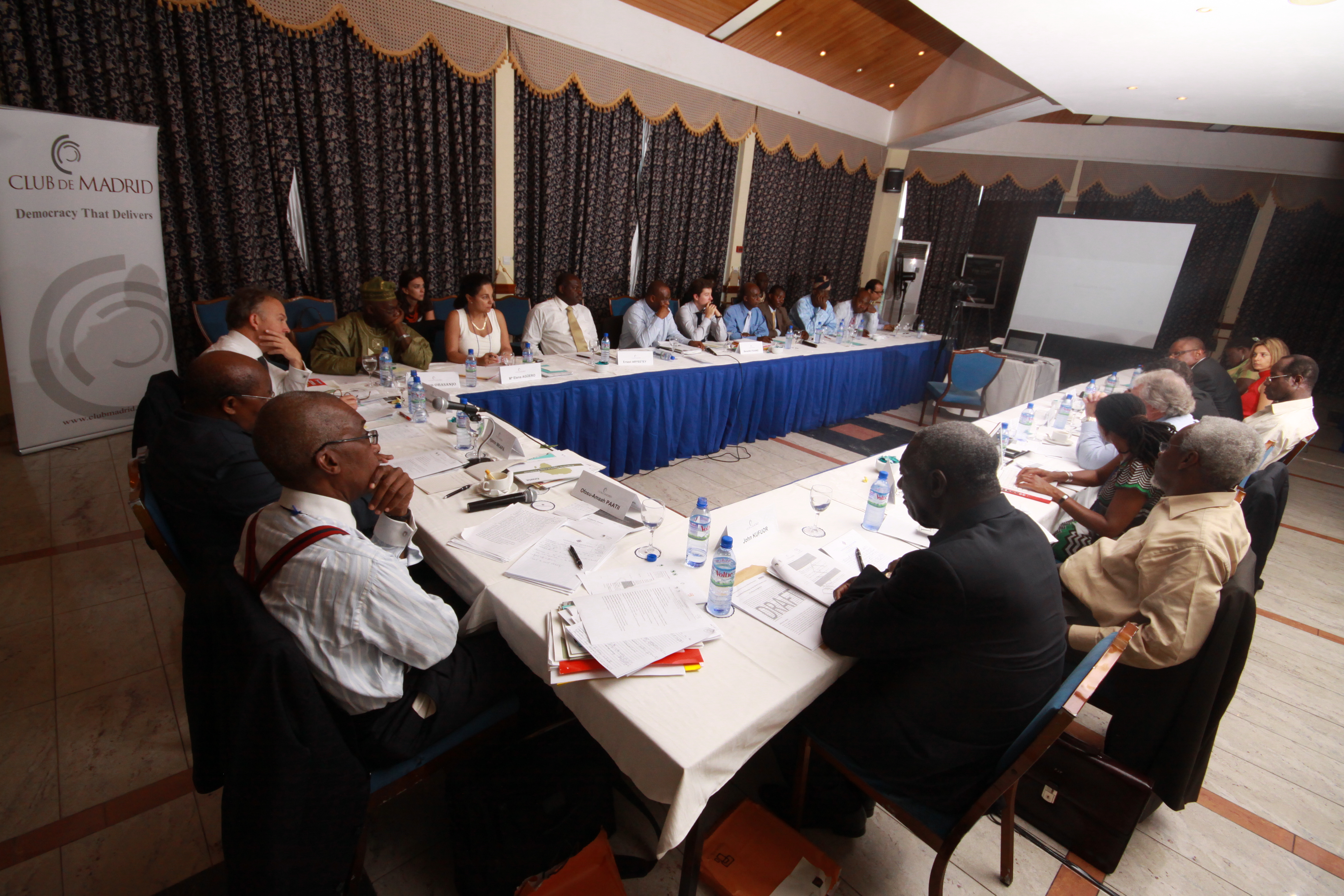 2. Mesa redonda en Ghana
