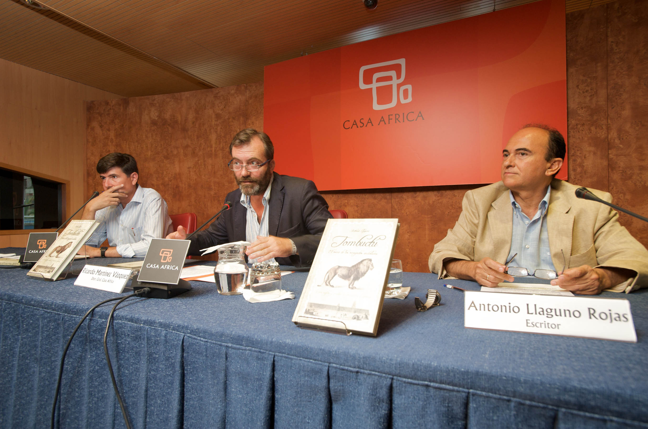 2. Manuel Pimentel, editor de la obra y escritor y periodista, Ricardo Martínez Vázquez, Director General de Casa África y Antonio Llaguno Rojas, autor de la obra