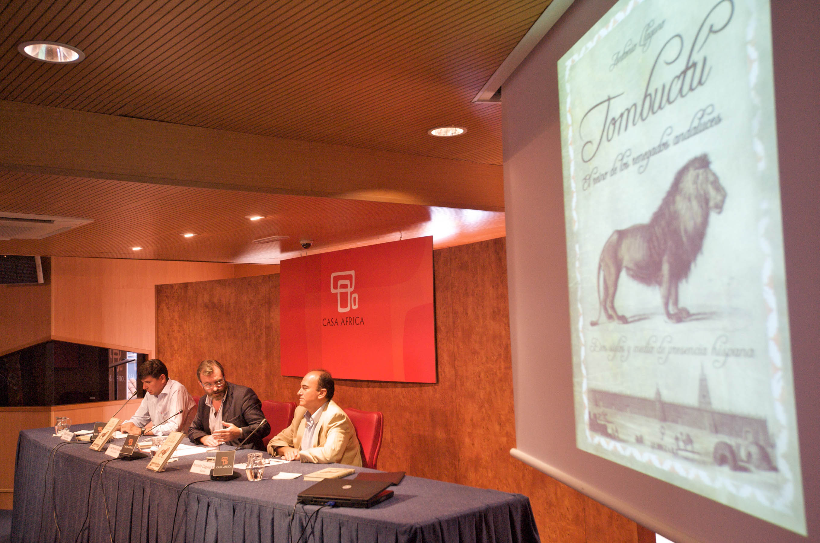 3. Manuel Pimentel, editor de la obra y escritor y periodista, Ricardo Martínez Vázquez, Director General de Casa África y Antonio Llaguno Rojas, autor de la obra