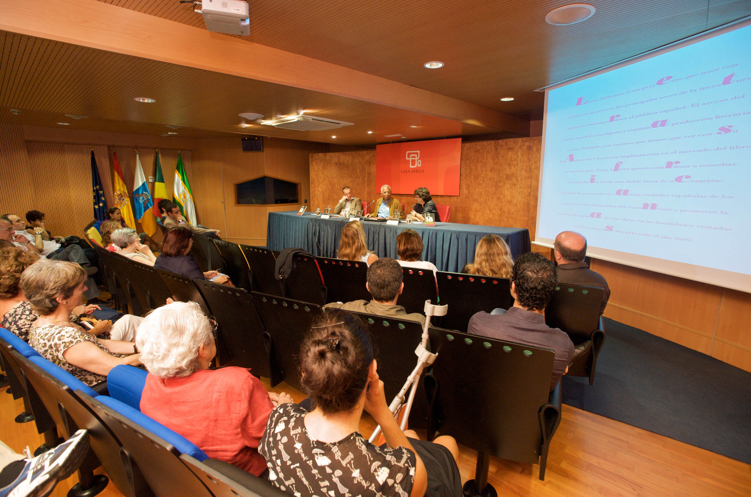 9. Encuentro con Henri Lopes en Casa África