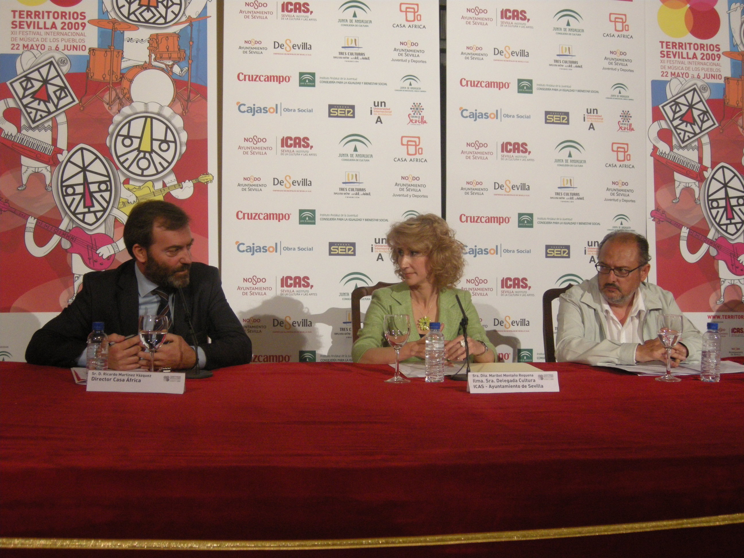 11. Ricardo Martínez Vázquez, Director General de Casa África, Maribel Montaño Requena, Delegada de Cultura del Ayuntamiento de Sevilla y Juan Antonio Pedrosa, Director de Territorios