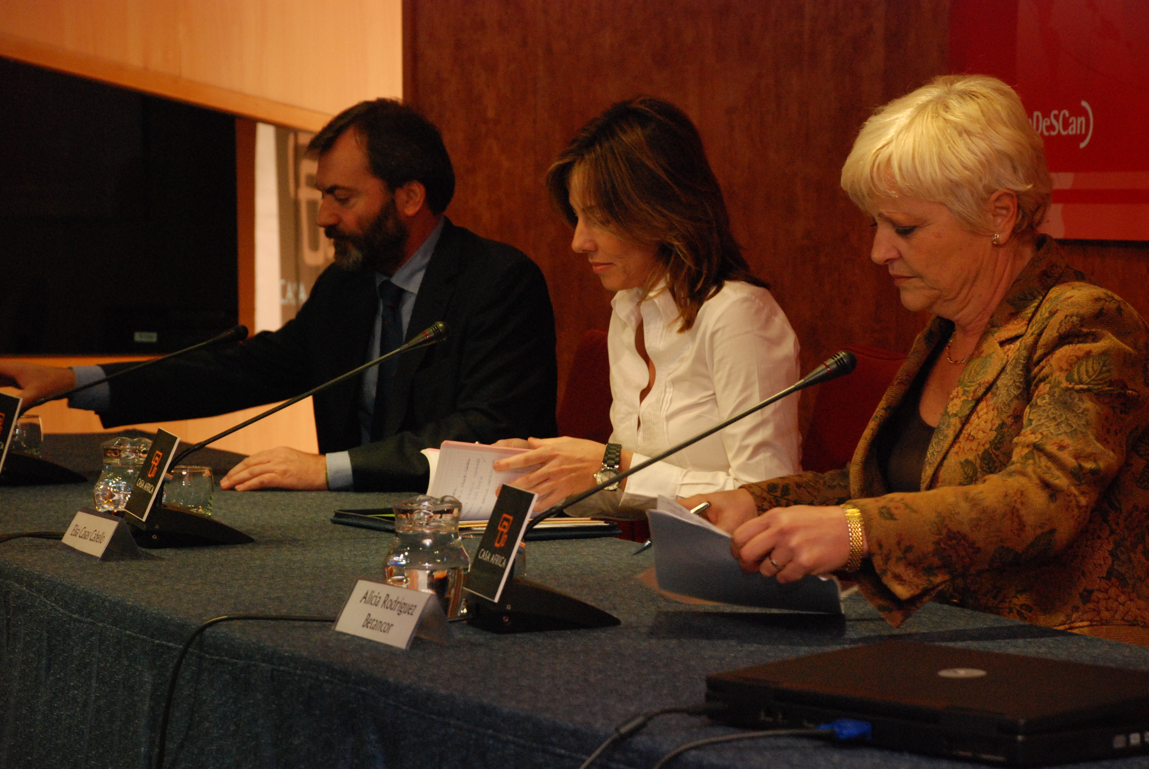 2. Ricardo Martínez Vázquez, Director General de Casa África, Elsa Casas, Comisionada de Acción Exterior del Gobierno de Canariasy Alicia Rodríguez Betancor, Presidenta de FUNDESCAN