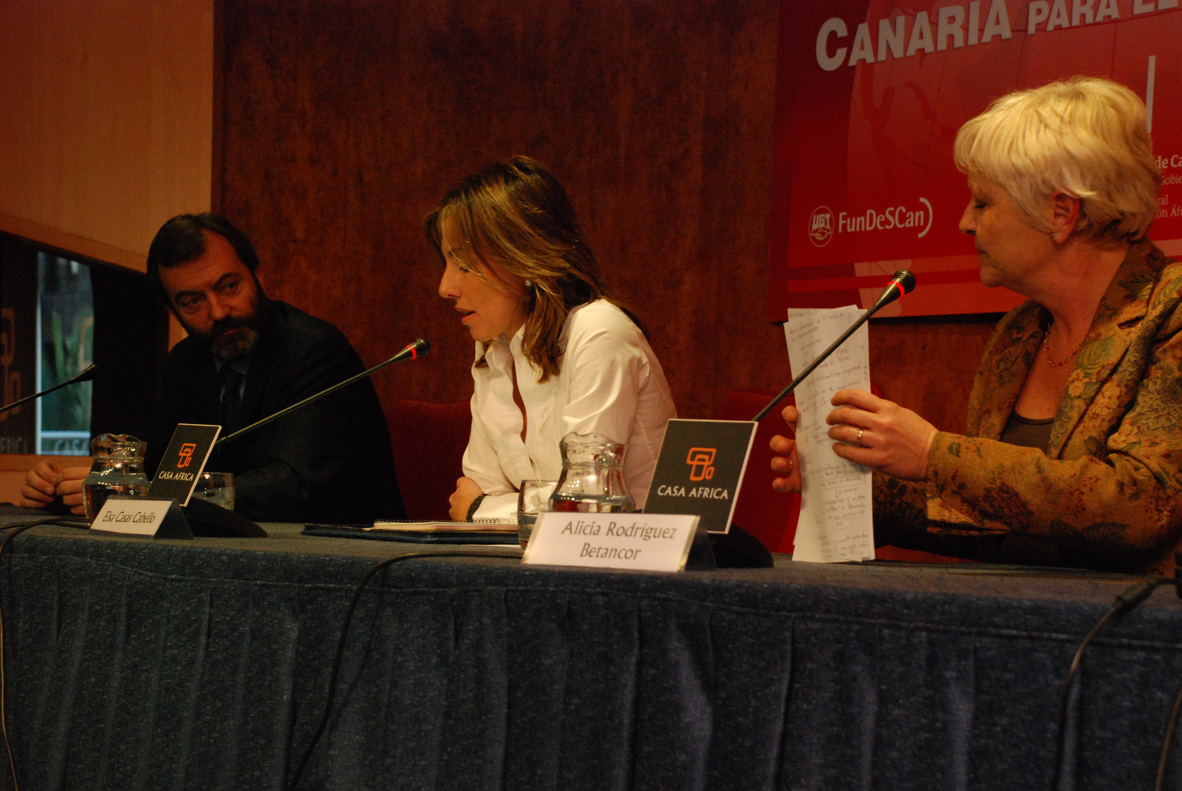 9. . Ricardo Martínez Vázquez, Director General de Casa África, Elsa Casas, Comisionada de Acción Exterior del Gobierno de Canariasy Alicia Rodríguez Betancor, Presidenta de FUNDESCAN