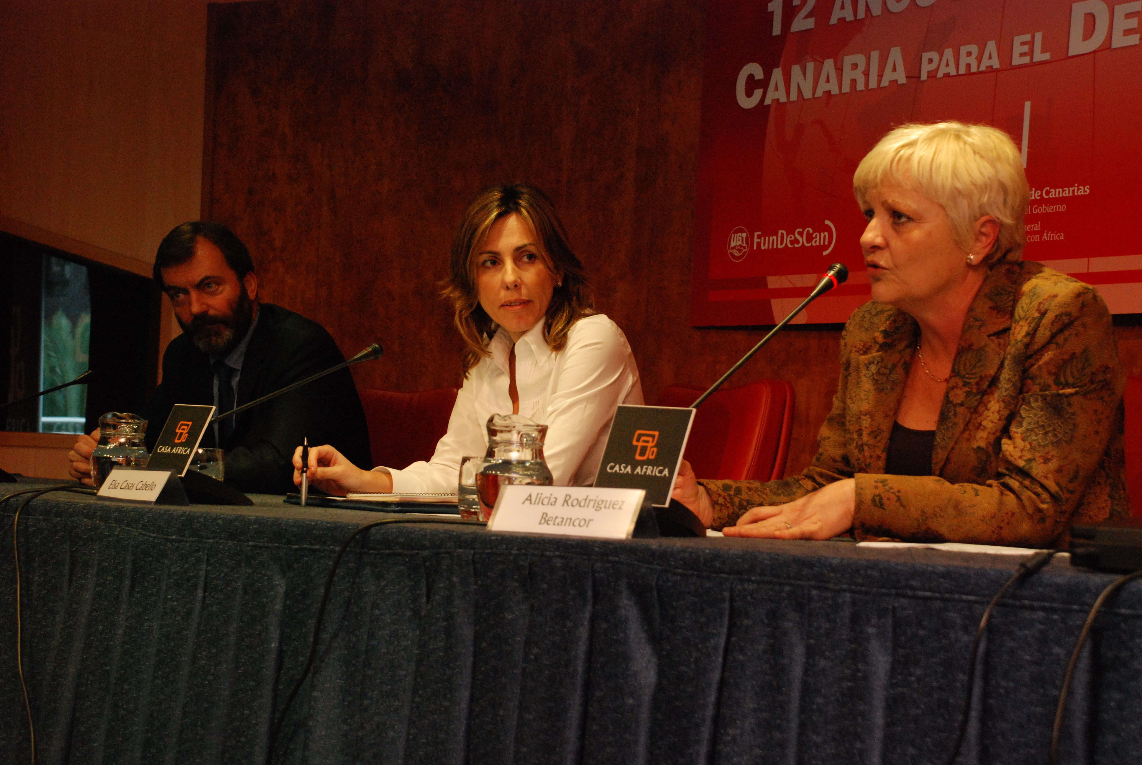 10. . Ricardo Martínez Vázquez, Director General de Casa África, Elsa Casas, Comisionada de Acción Exterior del Gobierno de Canariasy Alicia Rodríguez Betancor, Presidenta de FUNDESCAN