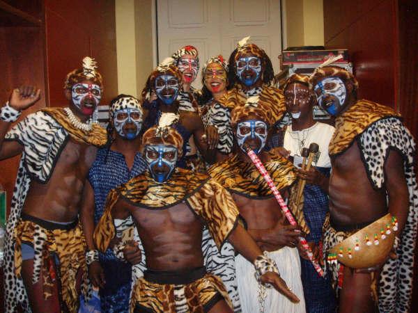 1. Taller de danza y percusión africanas dirigido por los hermanos Thioune