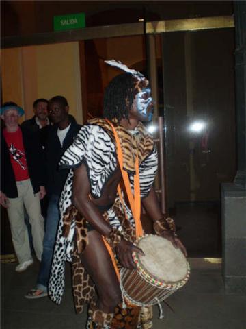 3. Taller de danza y percusión africanas dirigido por los hermanos Thioune