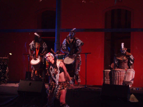 8. Taller de danza y percusión africanas dirigido por los hermanos Thioune