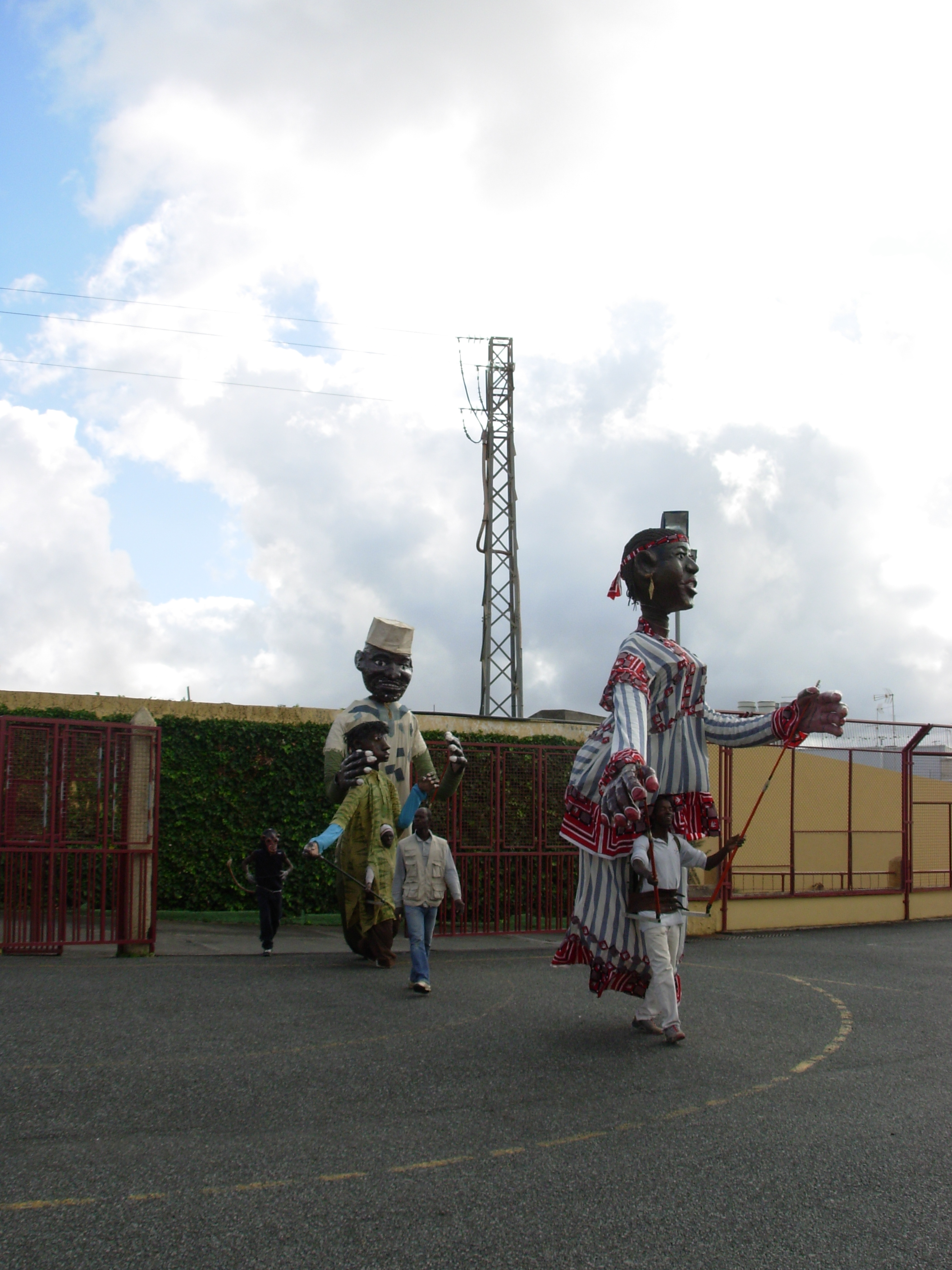 9. Pasacalles Les Grandes Personnes en CEIP La Salle Arucas