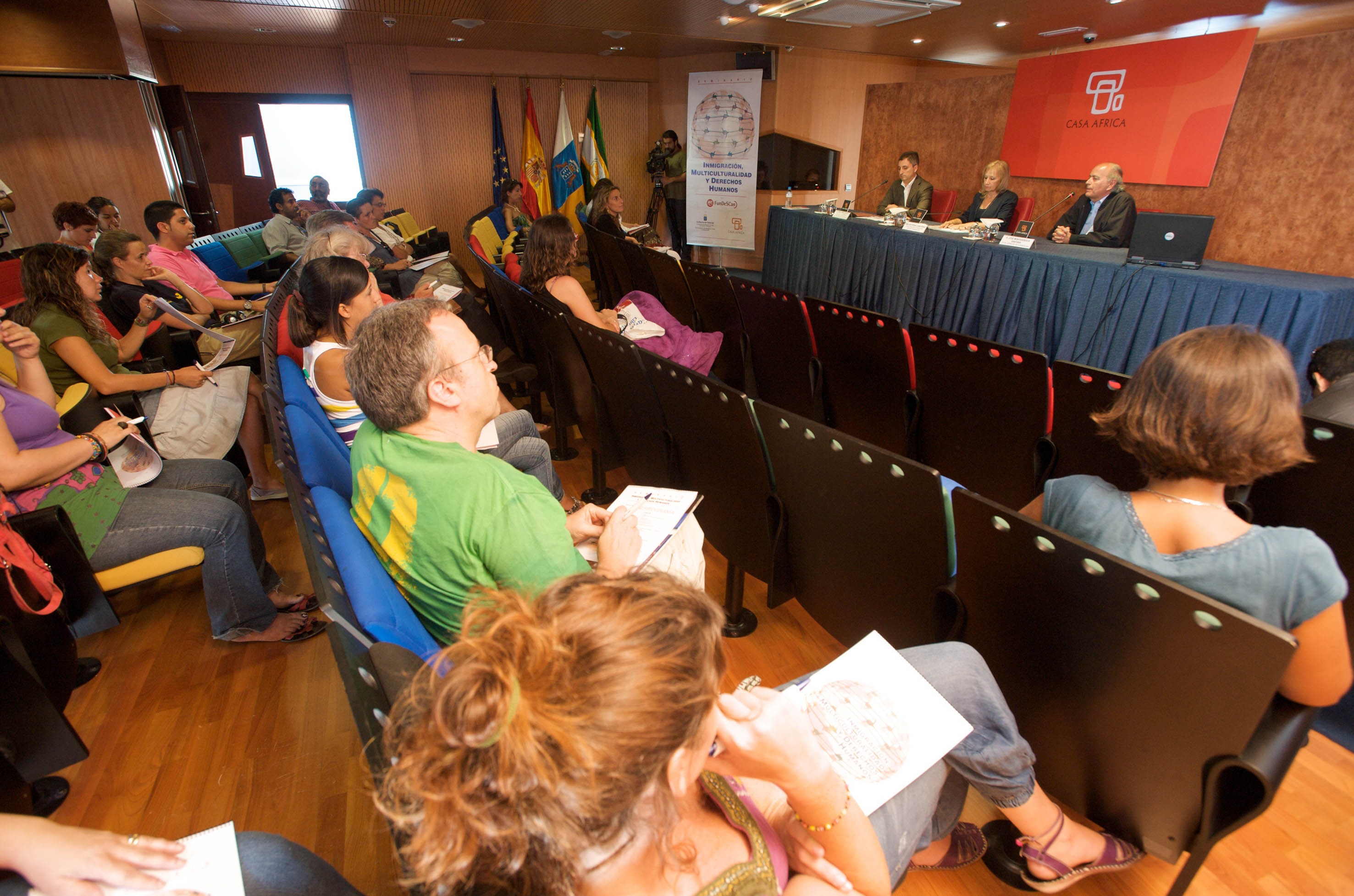 4. Jorge Pérez Artiles, Jefe del Área  de Desarrollo, Relaciones Económicas y Asuntos Sociales de Casa África, Natividad Cano Pérez, Viceconsejera de Bienestar Social e Inmigración del Gobierno de Canarias,  José Montesdeoca Santana, Gerente de Fundescan