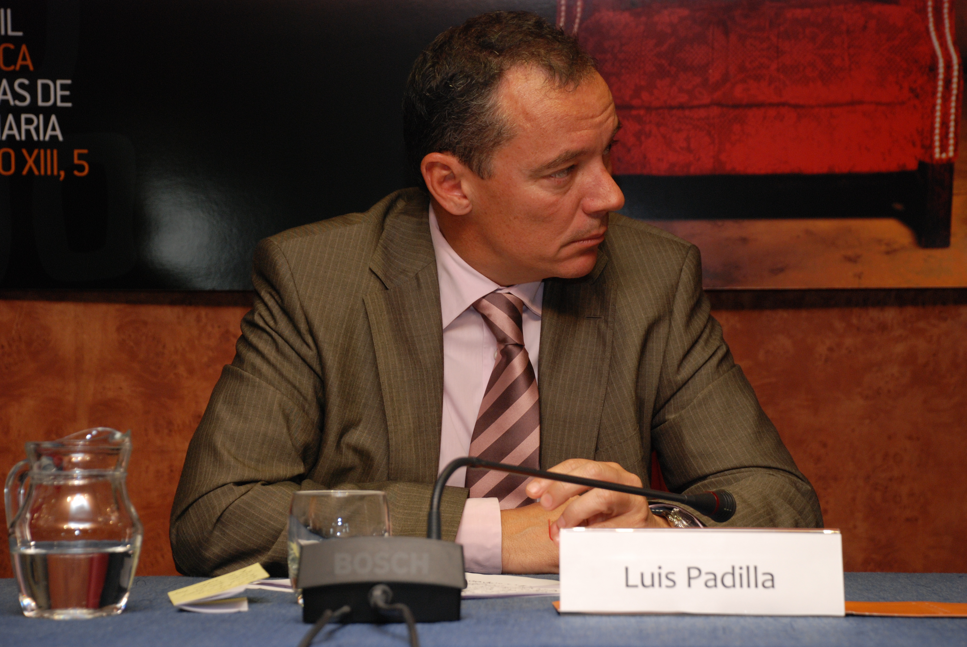 1. Presentación del ciclo de conferencias por Luis Padilla, Secretario General de Casa África