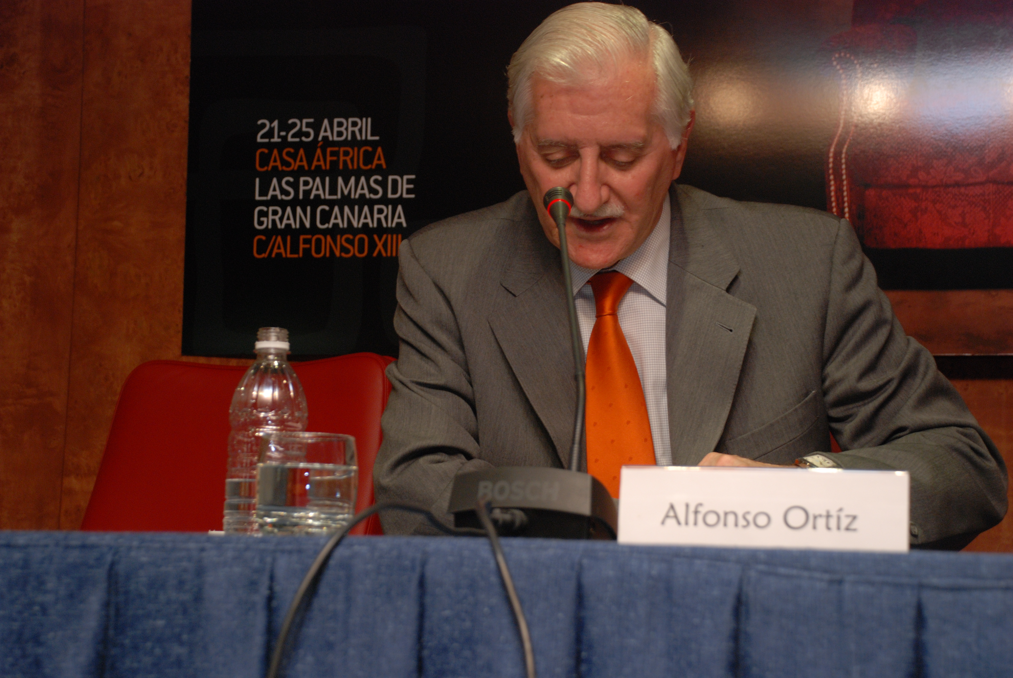 3. Presentación de las conferencias por D. Alfonso Ortiz, Director General de Casa África