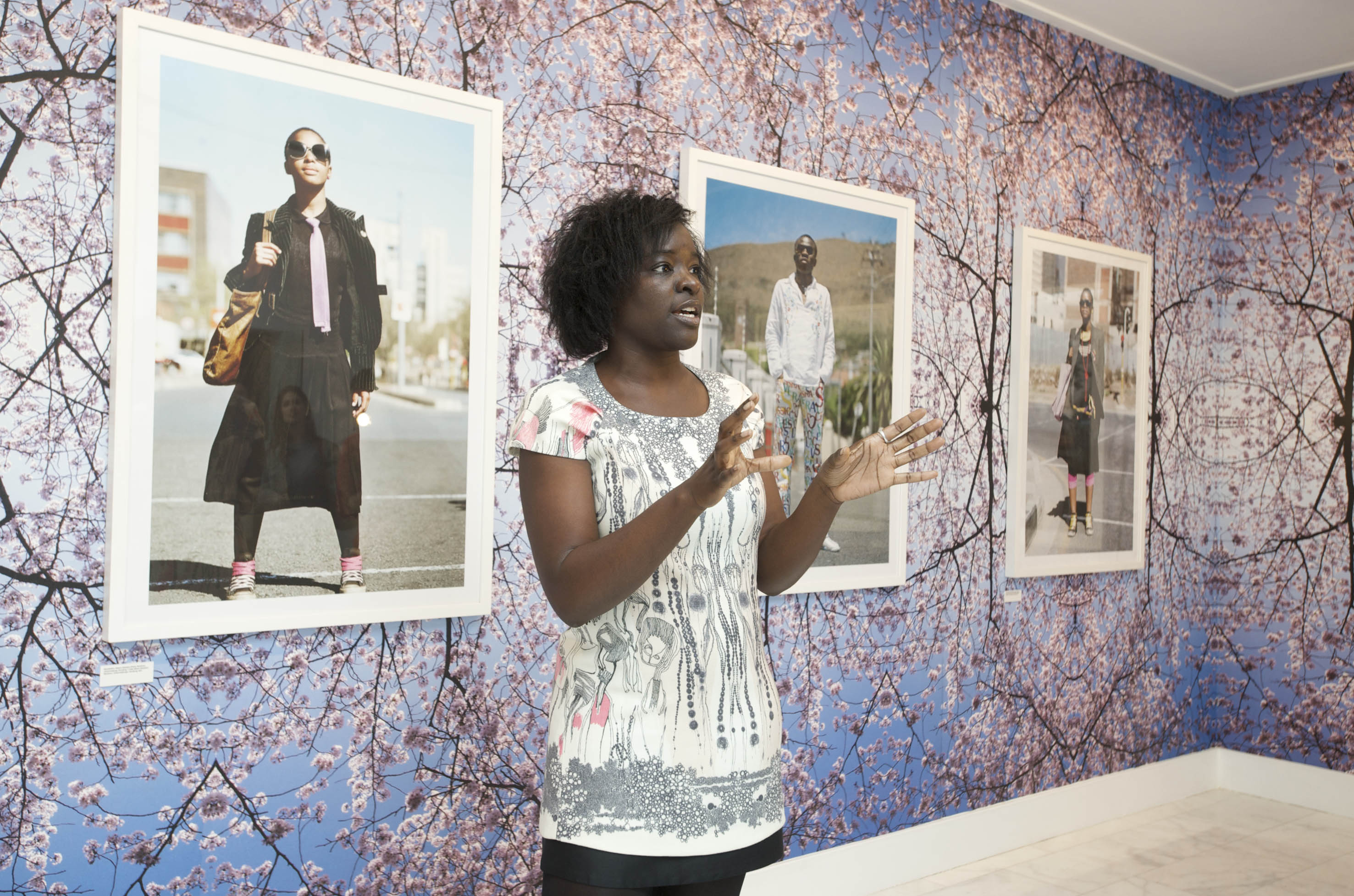 21. Elvira Dyangani Ose en la rueda de prensa en la presentación de la exposición