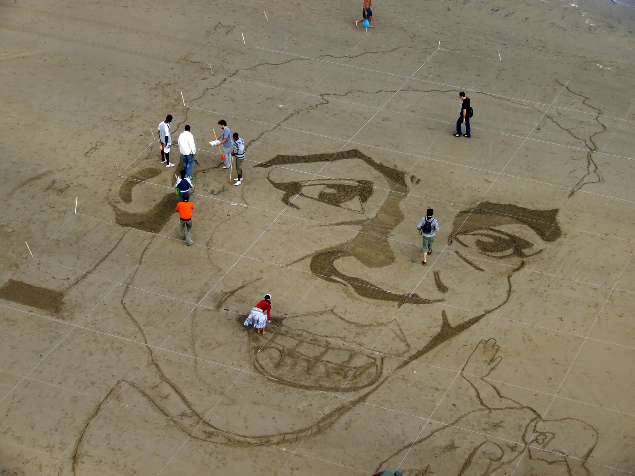 2. Imágenes de la acción en la playa de Las Canteras, en Las Palmas de Gran Canaria