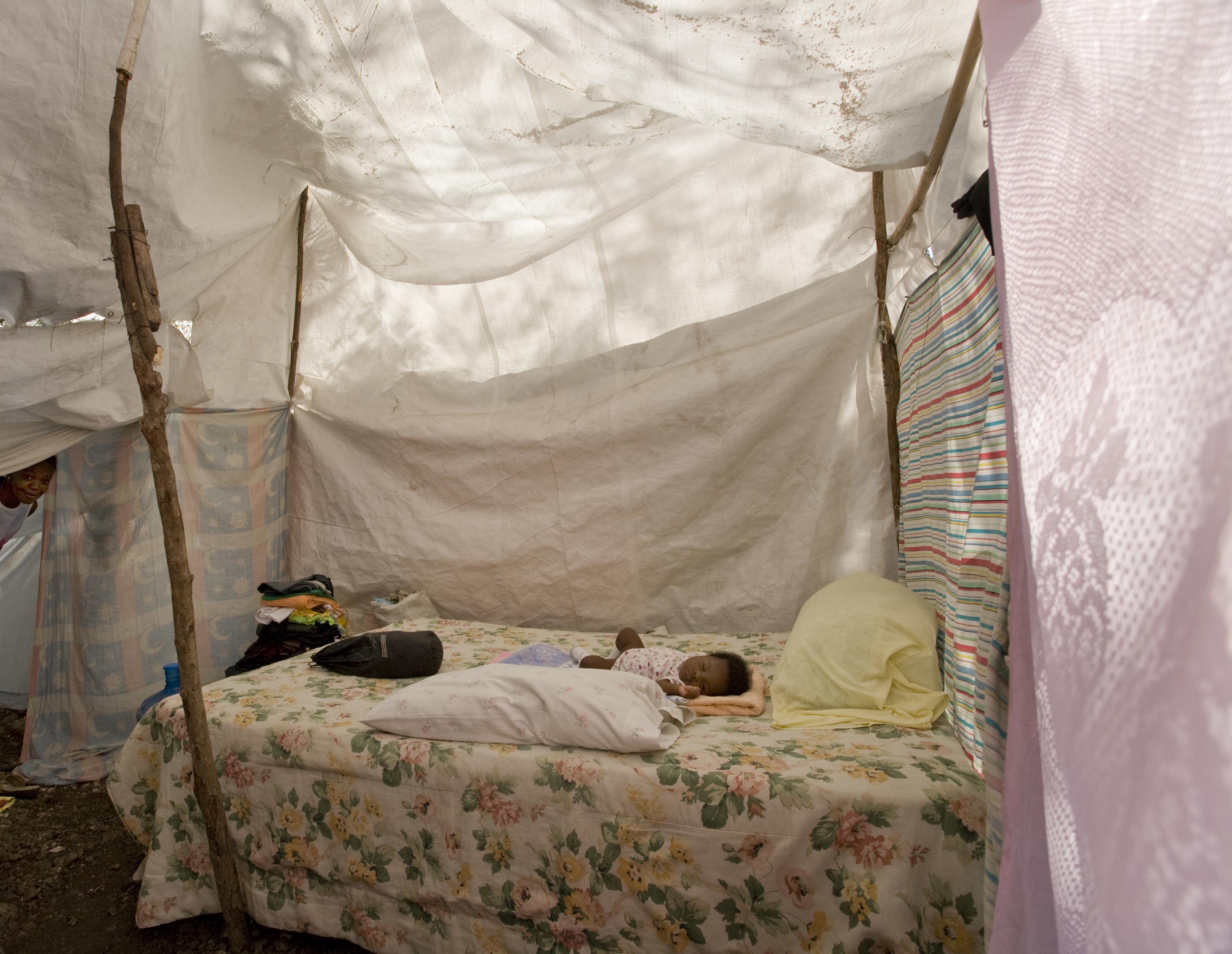 39. Roberto Stephenson, série « Tents Camps », 2010 © Roberto Stephenson -Album Panafricaine-