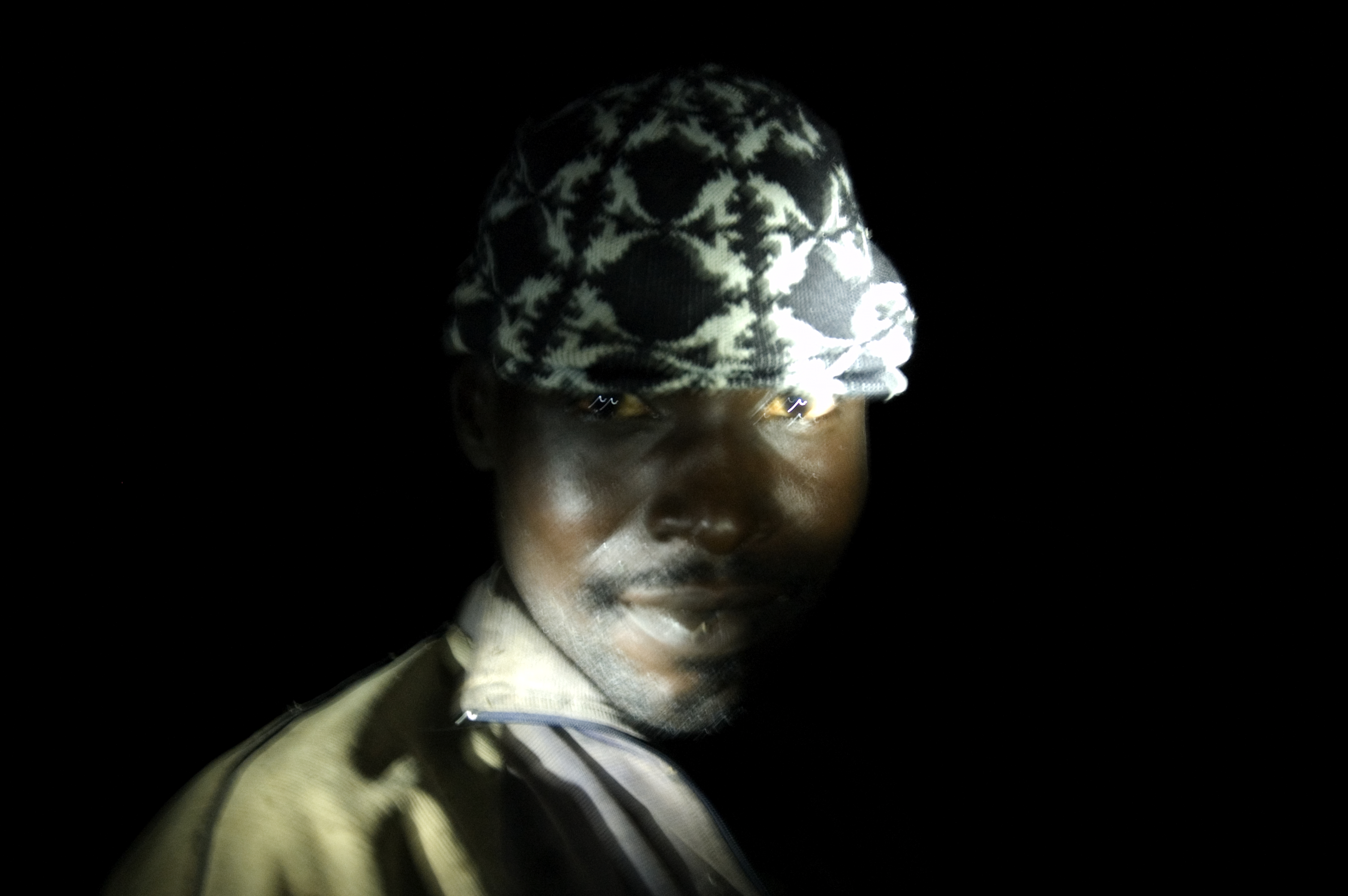 61. Abdoulaye Barry, « Pêcheurs de nuit », 2010 © Abdoulaye Barry -Album Monografías-
