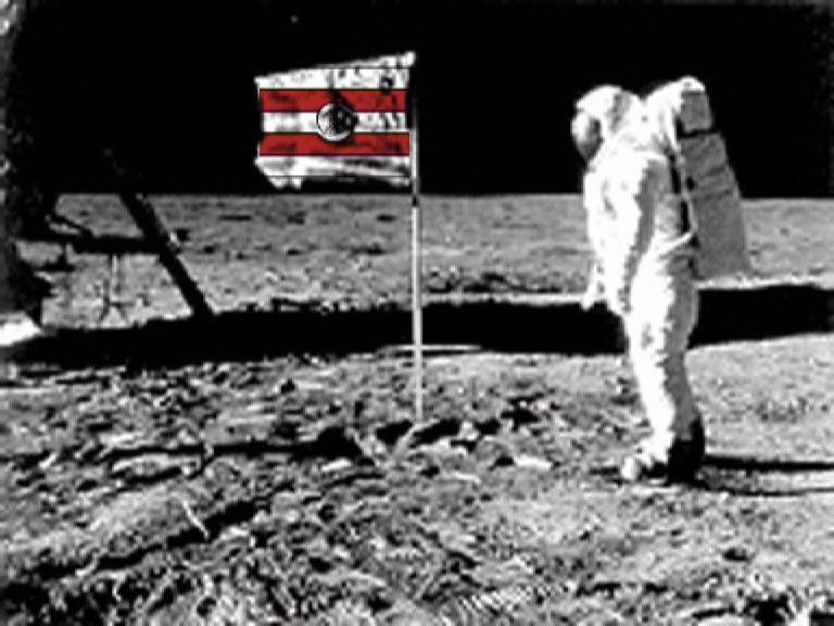 68. Extrait de The voice on the Moon, vidéo, 2005 © Goddy Leye