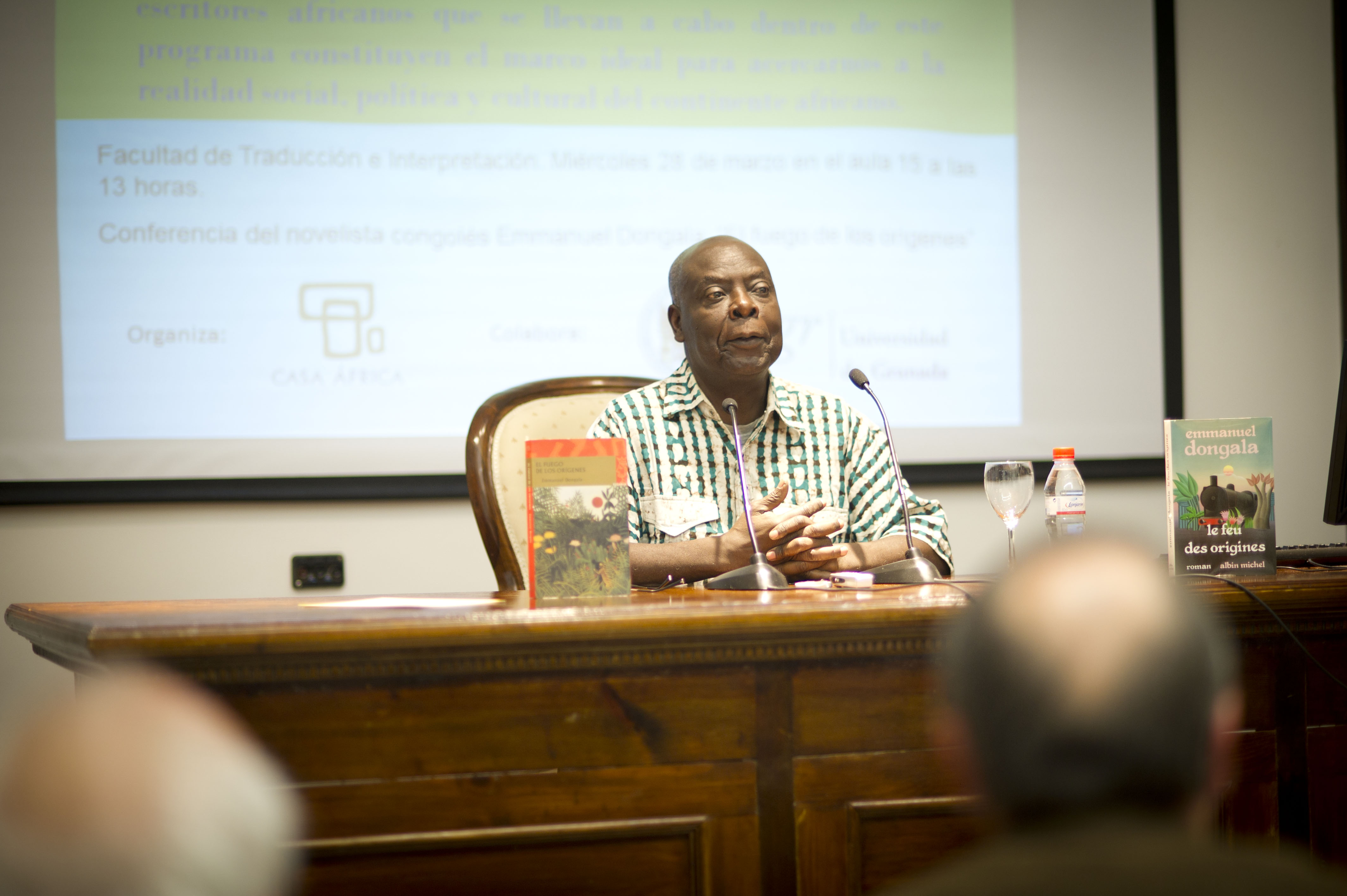 4. Imagen de Emmanuel Dongala en la presentación del libro El fuego de los orígenes, dentro del programa de Letras Africanas sobre literatura de Casa África
