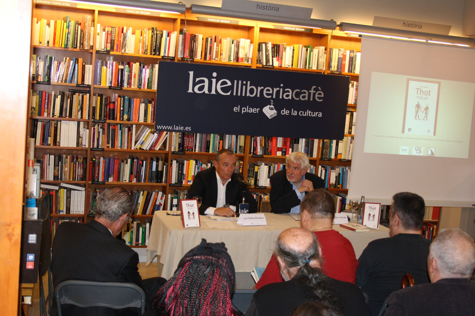 2. Presentación del libro Thot. Pensamiento y poder en el Egipto faraónico en la librería Laie en Barcelona