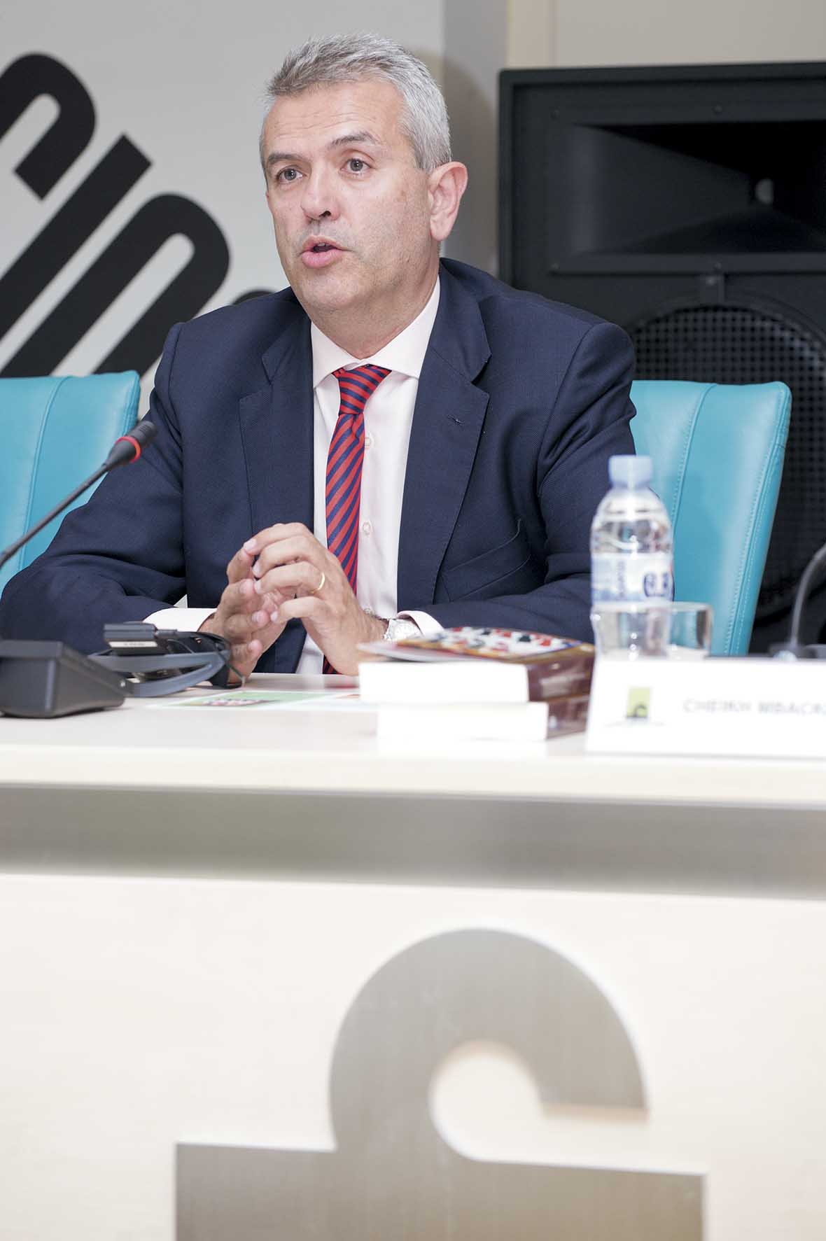 10. Presentación del acto por Eduardo López Busquets (Director General de Casa Árabe)