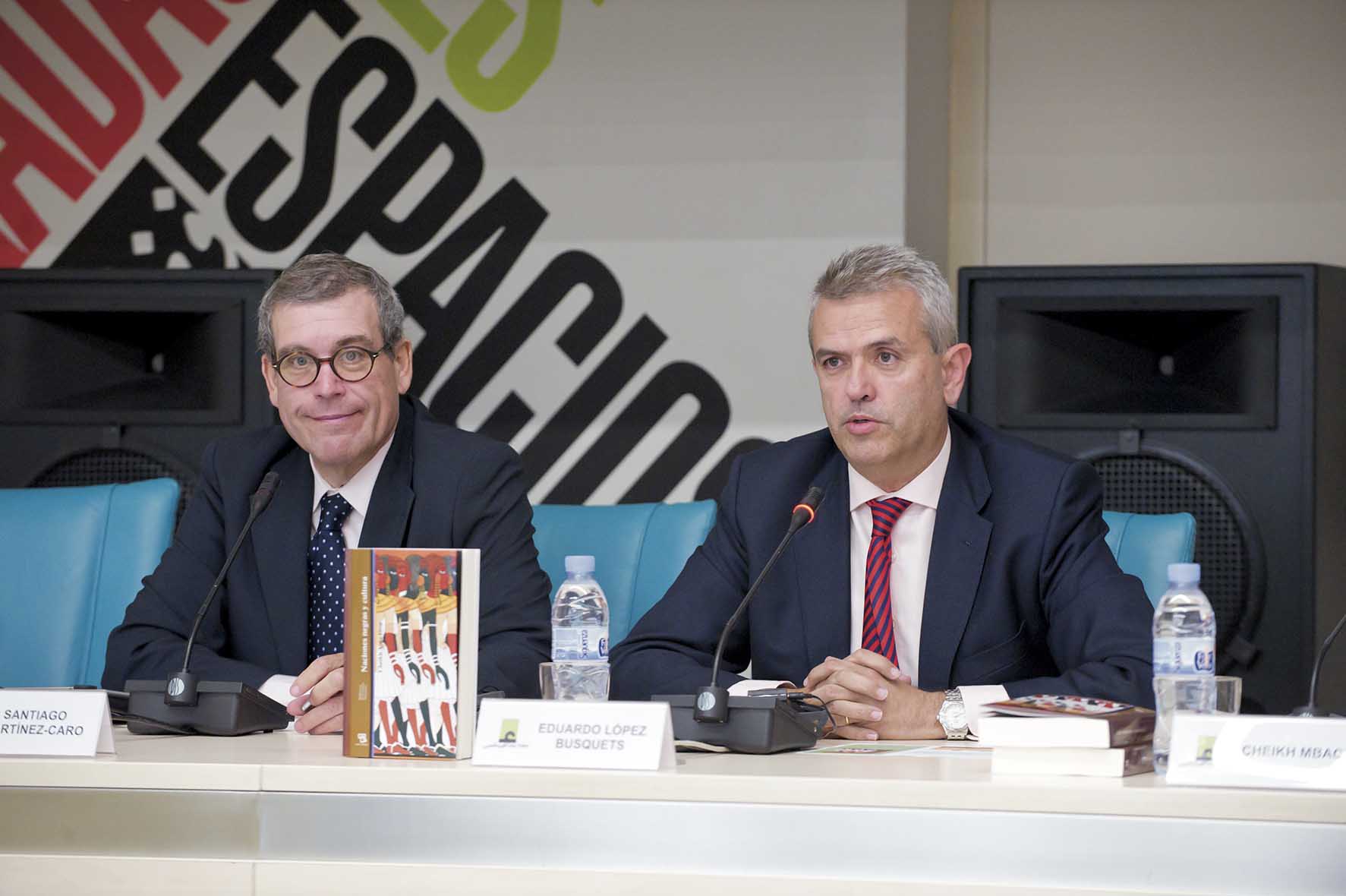 13. De izq. a dere.: Santiago Martínez-Caro (Director General de casa África) y Eduardo López Busquets (Director General de Casa Árabe)