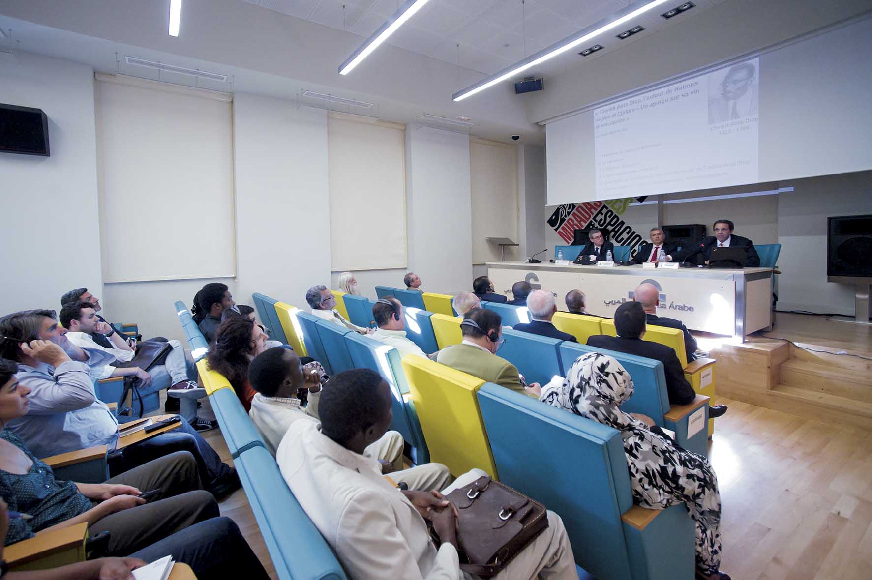 33. Intervención de Cheikh Mbacké Diop (profesor universitario e hijo del autor) en Casa Árabe