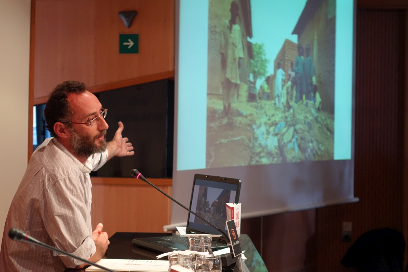 30. Intervención de José Naranjo con la ponencia Los relatos del terror de Boko Haram, en la Mesa 2: El yihadismo en África. El caso de Nigeria y Boko Haram