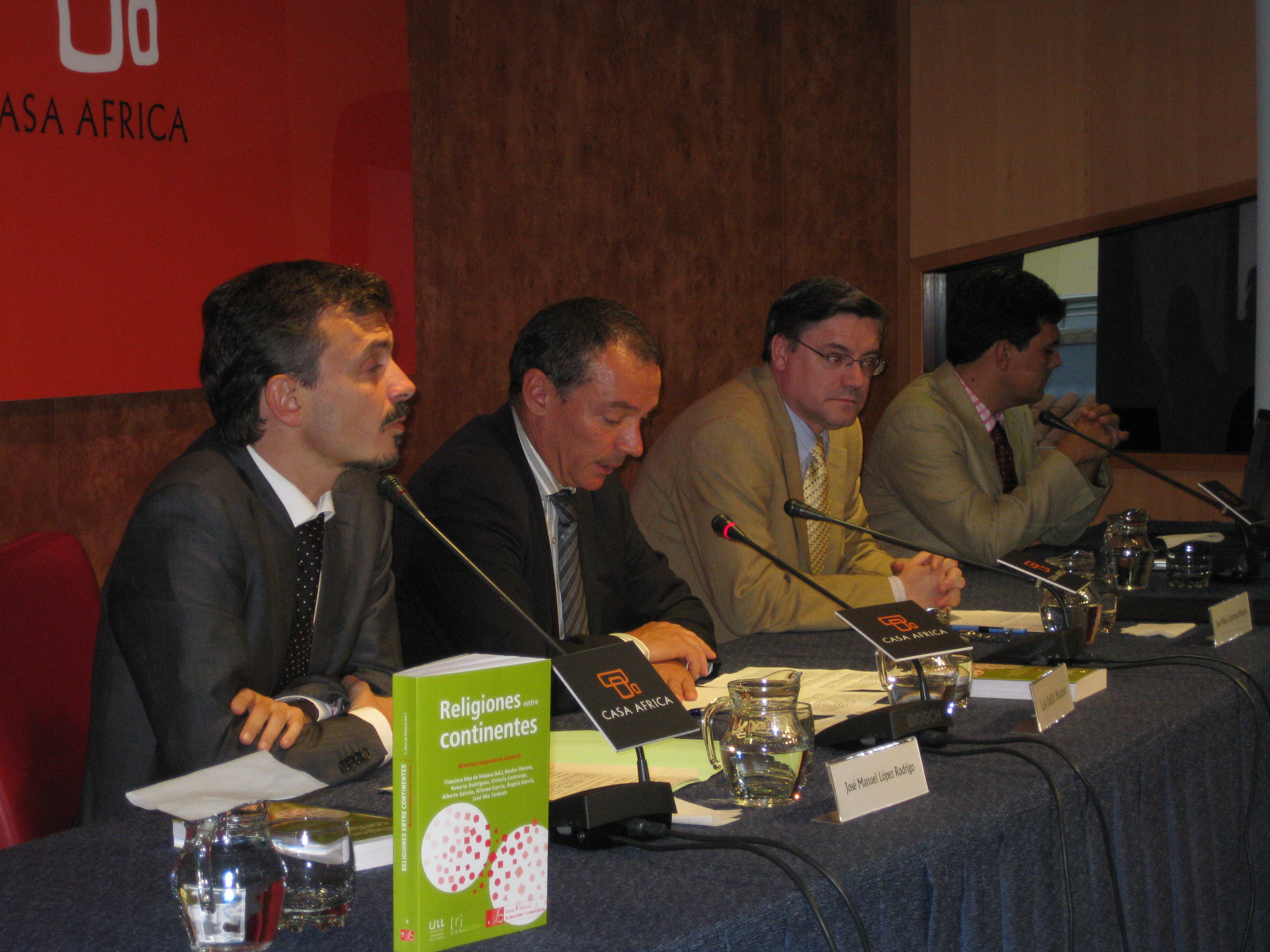 Presentación del libro 'Religiones entre continentes. Minorías religiosas en Canarias', en Casa África