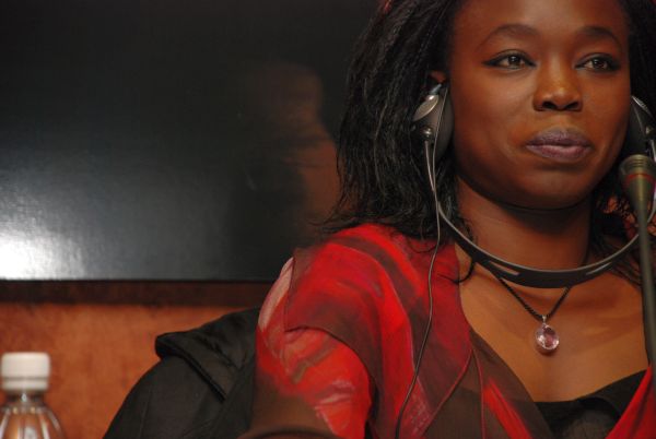 Fatou Diome presenta su última novela, 'Las que aguardan', en Barañain y San Sebastián
