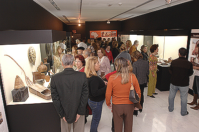 Casa África inaugura la exposición 'El Arte de Vivir: los últimos indígenas'