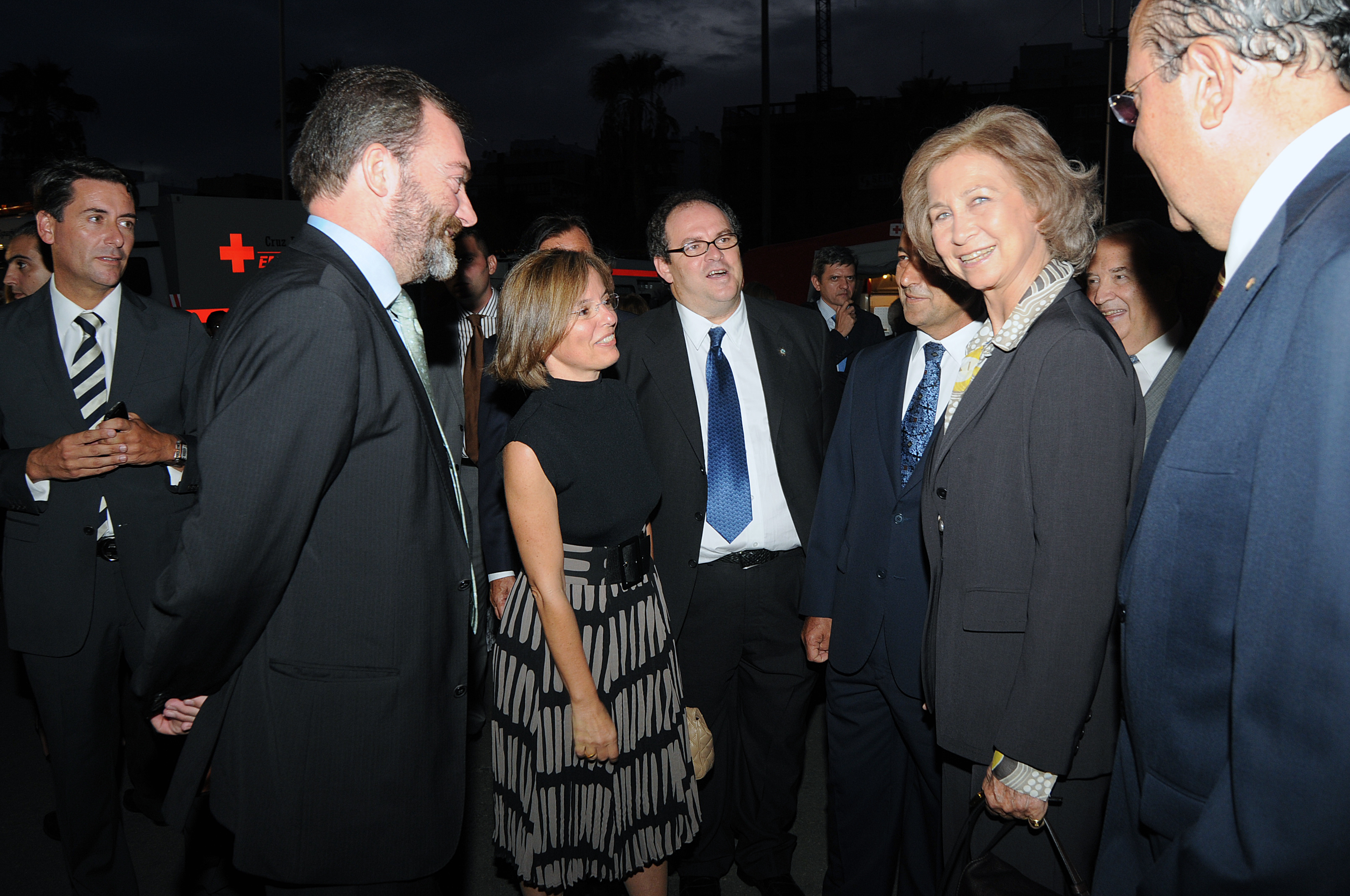 El director general de Casa África, en la inauguración de la base logística de Cruz Roja, a cargo de S. M. la Reina