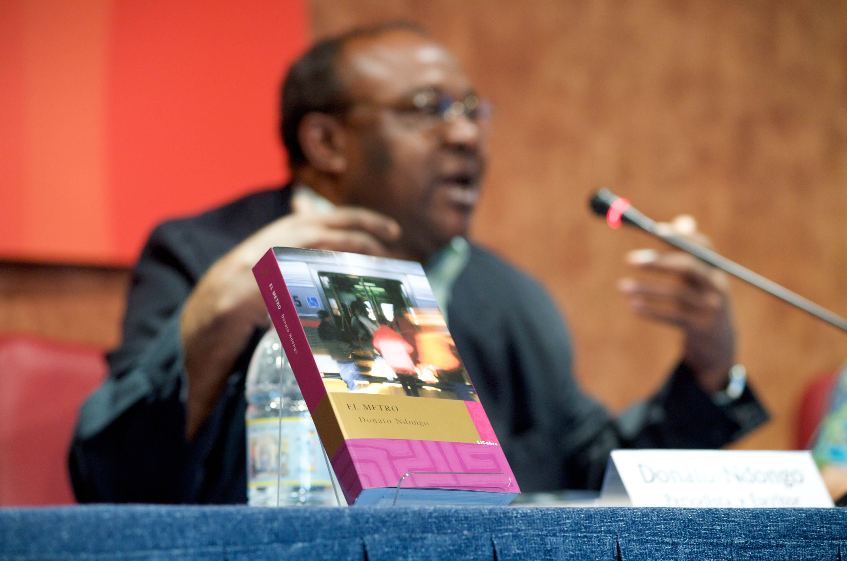 El escritor Donato Ndongo protagoniza la primera charla tras el verano del Club de Lectura