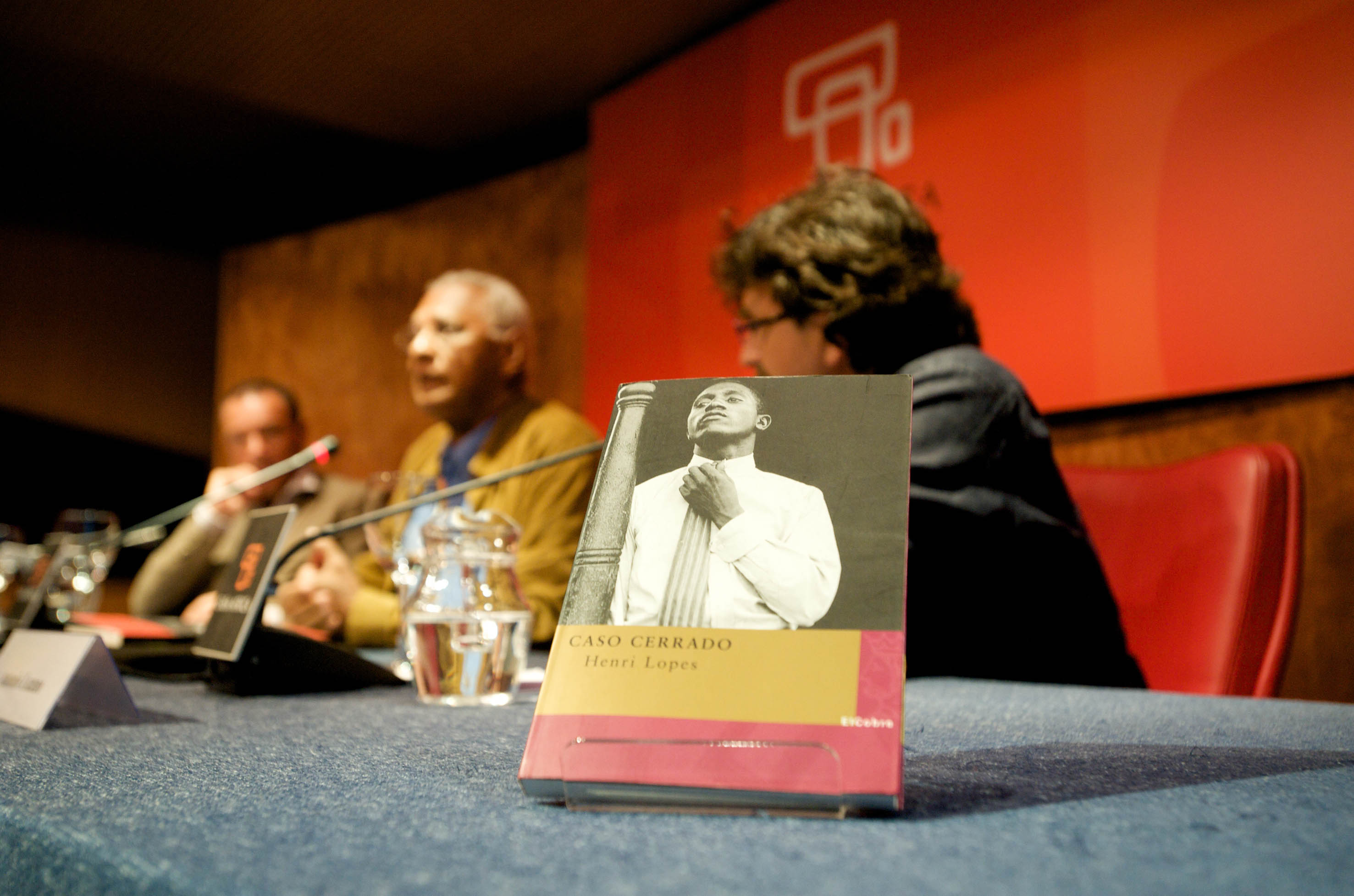 Henri Lopes: "El escritor africano contemporáneo debe plasmar la idiosincrasia del continente pero también África como parte del mundo"