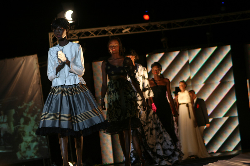 El diseñador grancanario Juan Roga deslumbra en la Dakar Fashion Week