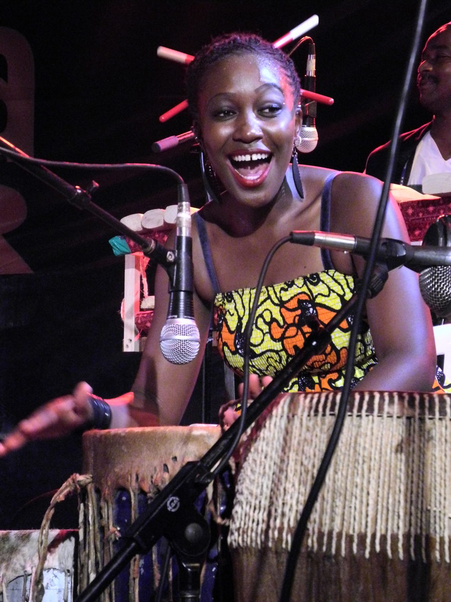 La electrónica de la ghanesa OY y el sonido callejero de los tanzanos Jagwa ganan el Zanzíbar ‘Vis-a-Vis’ de Casa África