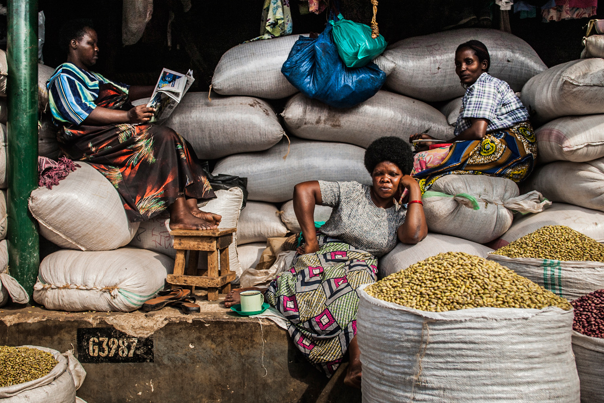 El retrato de una vendedora de jazmines egipcia gana «Objetivo África»