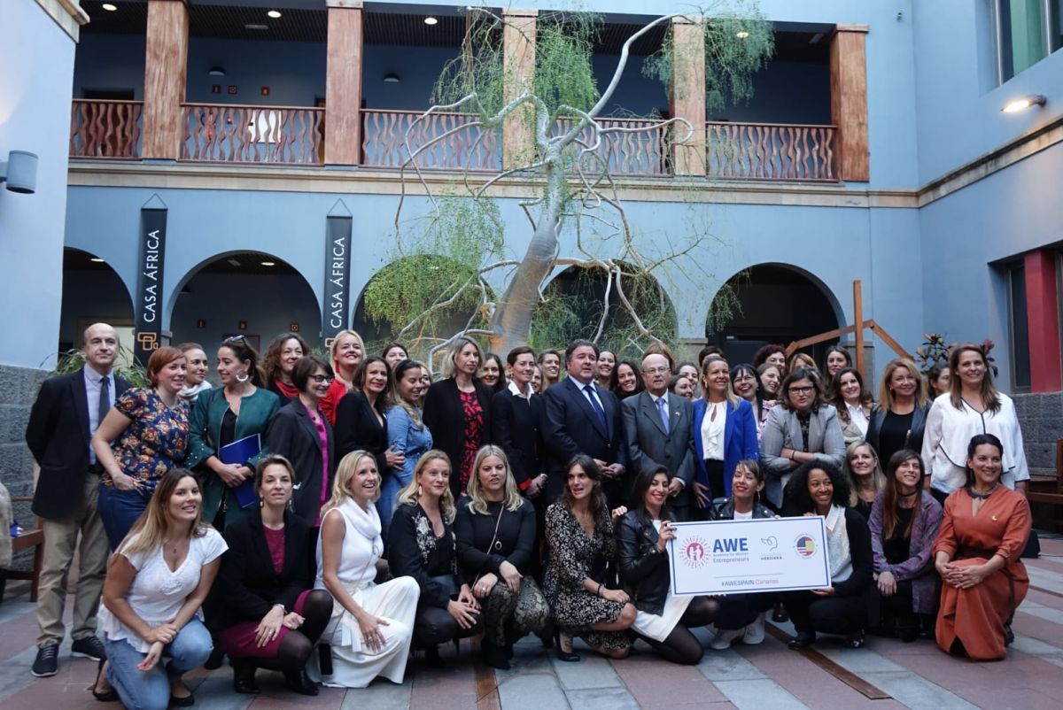 El Embajador de Estados Unidos en España, Duke Buchan, clausura la Academy for Women Entrepreneurs (AWE) en Casa África