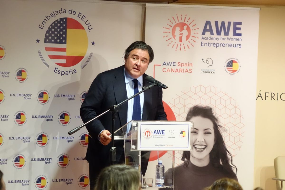 El Embajador de Estados Unidos en España, Duke Buchan, clausura la Academy for Women Entrepreneurs (AWE) en Casa África