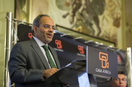 - Conferencia Una encrucijada en el camino para África, en español