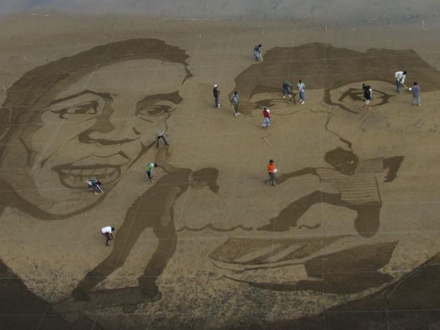 Casa África apoya 'Mareas Migratorias', una intervención artística en Las Canteras en el marco del Día de África