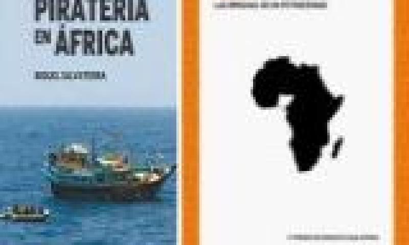 Firma de las publicaciones de Casa África en la Feria del Libro de Madrid